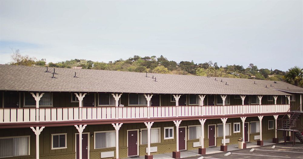 Vino Inn & Suites Atascadero Buitenkant foto